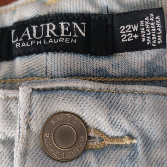 Lauren Ralph Lauren Women's Medium-Wash Denim Shorts with Frayed Hem. Size 22 W - Picture 5 of 15